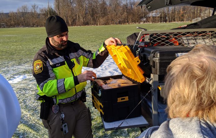 Officer Filip showing students items in police vehicle.