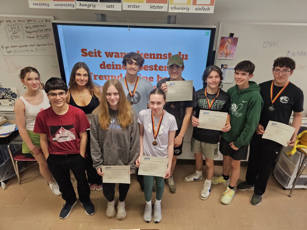 AP German students celebrate successful scores on the Level 2 exam.