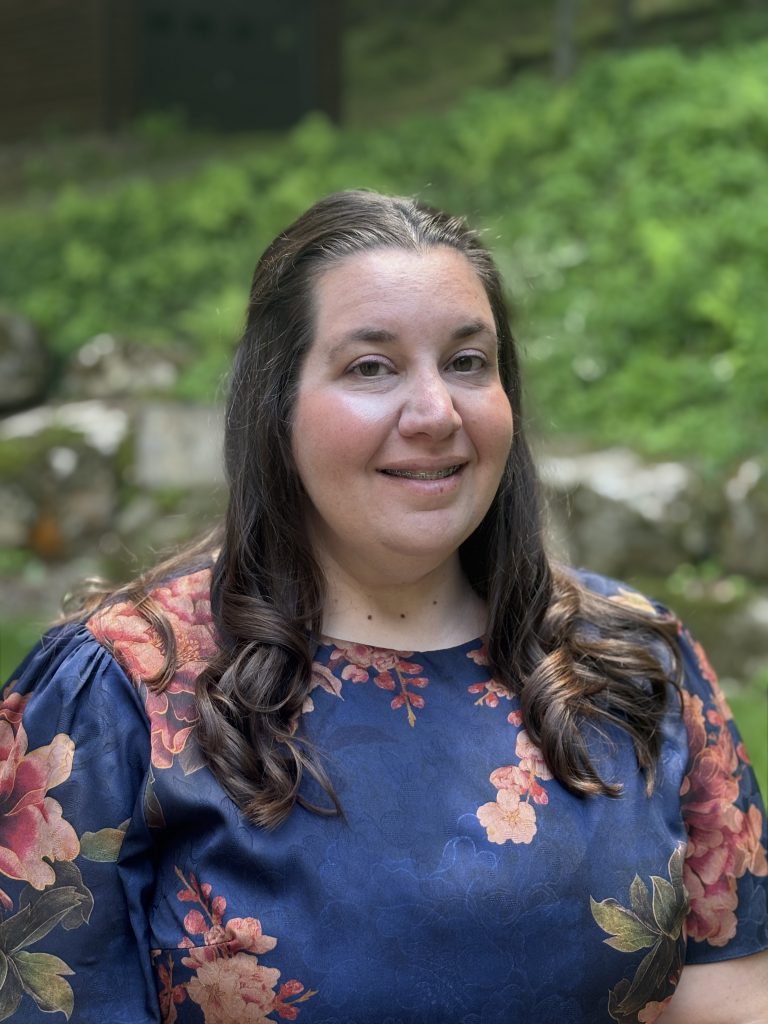 Headshot of Elizabeth Mossovitz